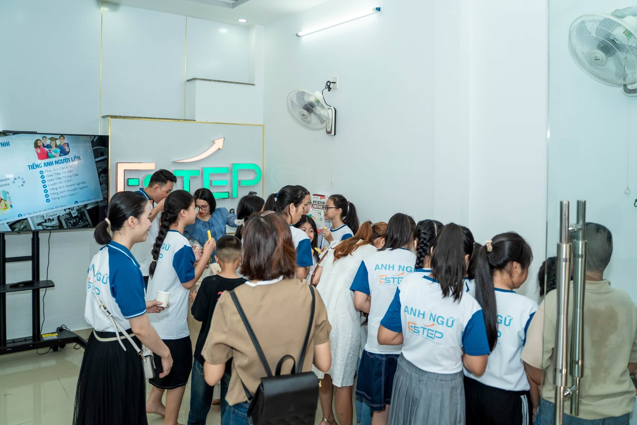 Mở lớp khai giảng đầu tiên sau khi khai trương trung tâm Anh ngữ ESTEP tại Đà Nẵng