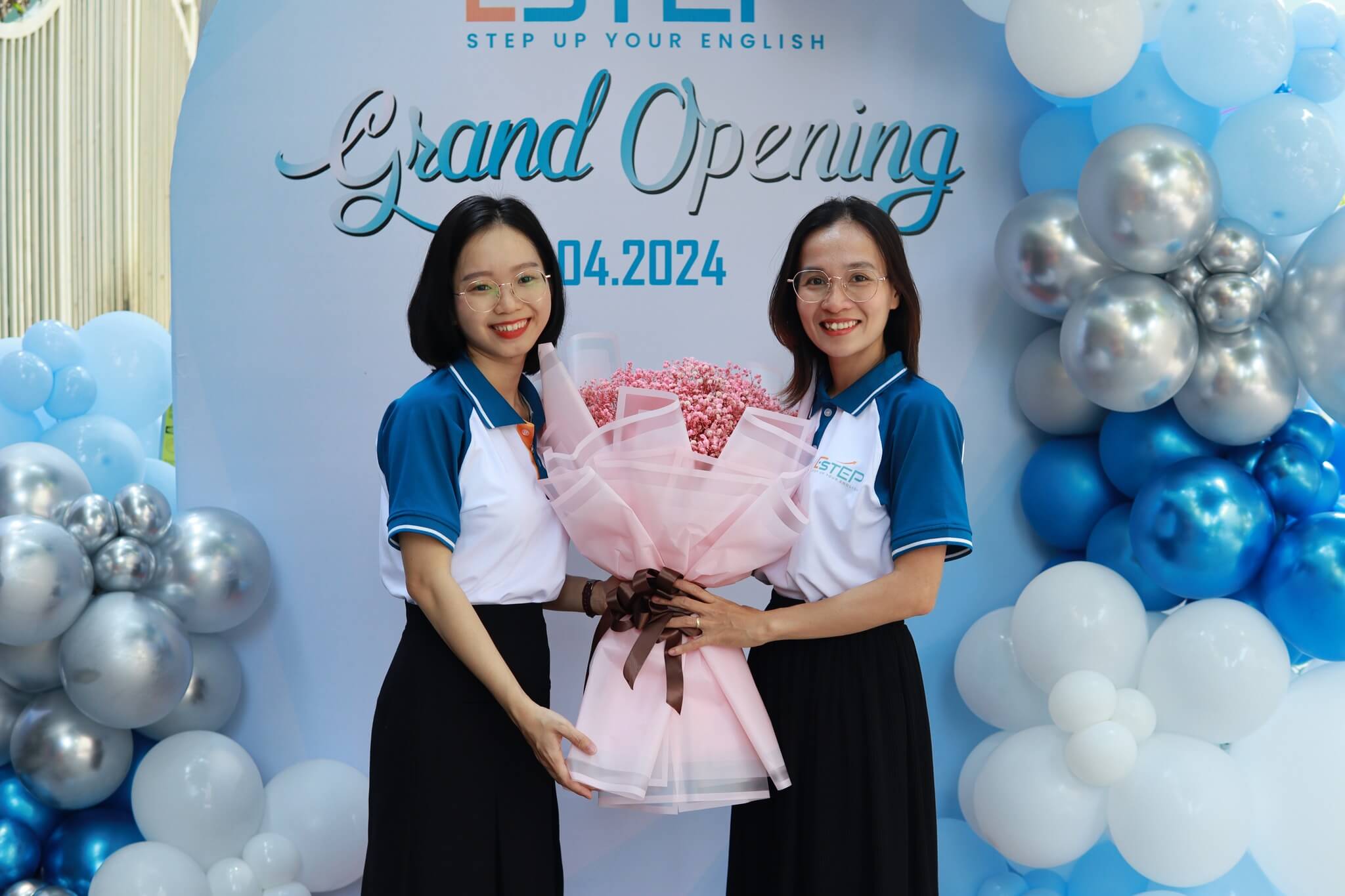 Đại diện cho trung tâm Anh ngữ ESTEP phát biểu về hành trình của trung tâm và cam kết nỗ lực phấn đấu nâng cao chất lượng và phát huy tuyệt đối hiệu quả giange dạy của trung tâm để trở thành địa chỉ hàng đầu đào tạo ngôn ngữ Tiếng Anh.