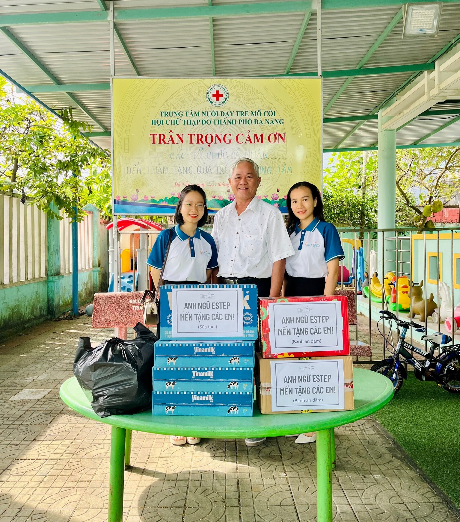 Anh ngữ ESTEP Đến Thăm & Tặng Quà Tại Trung Tâm Nuôi Dạy Trẻ Mồ Côi - Hoạt động ý nghĩa