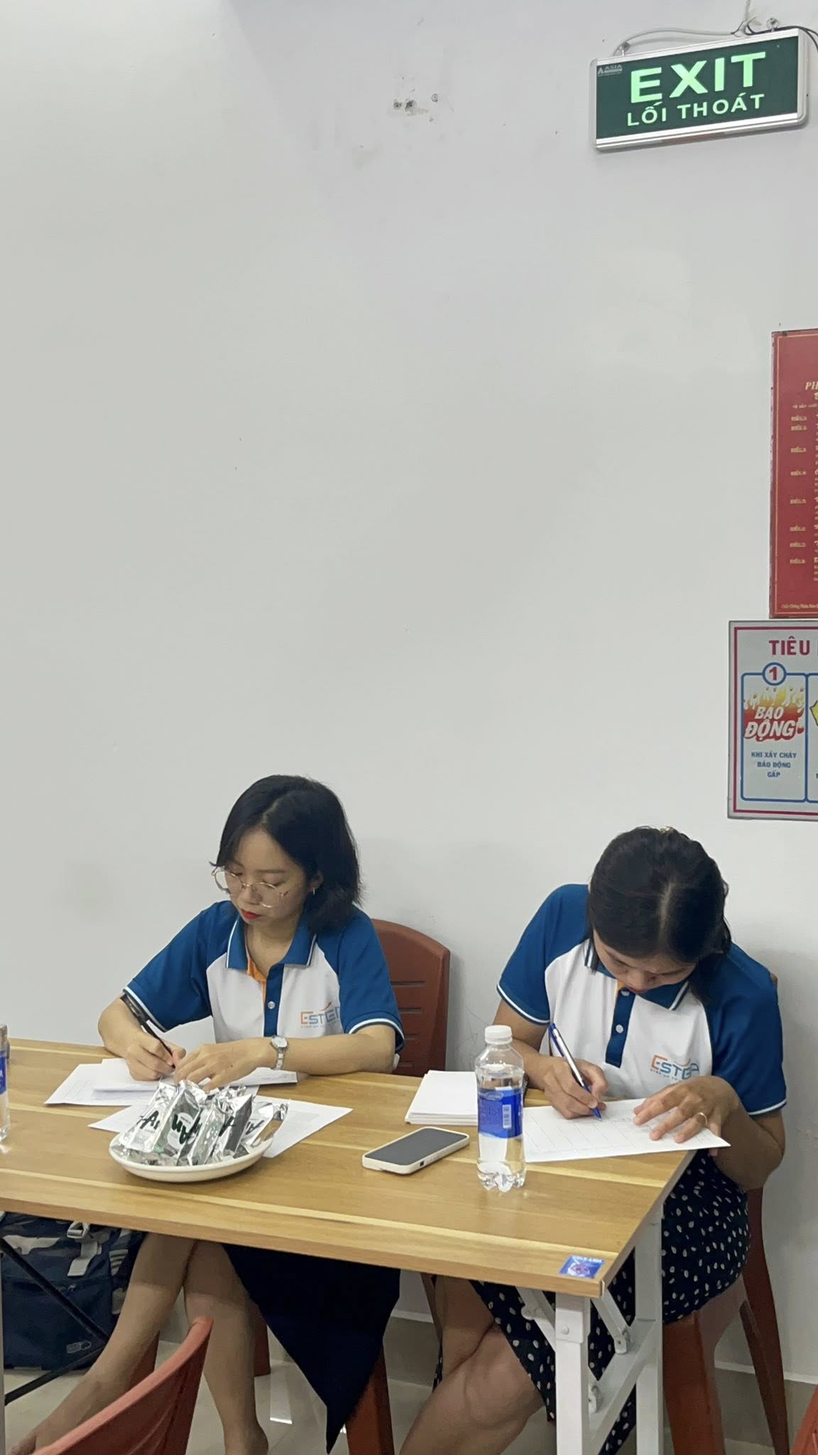 Những hình ảnh về cuộc thi thuyết trình tiếng anh ESTEP Young Voices 