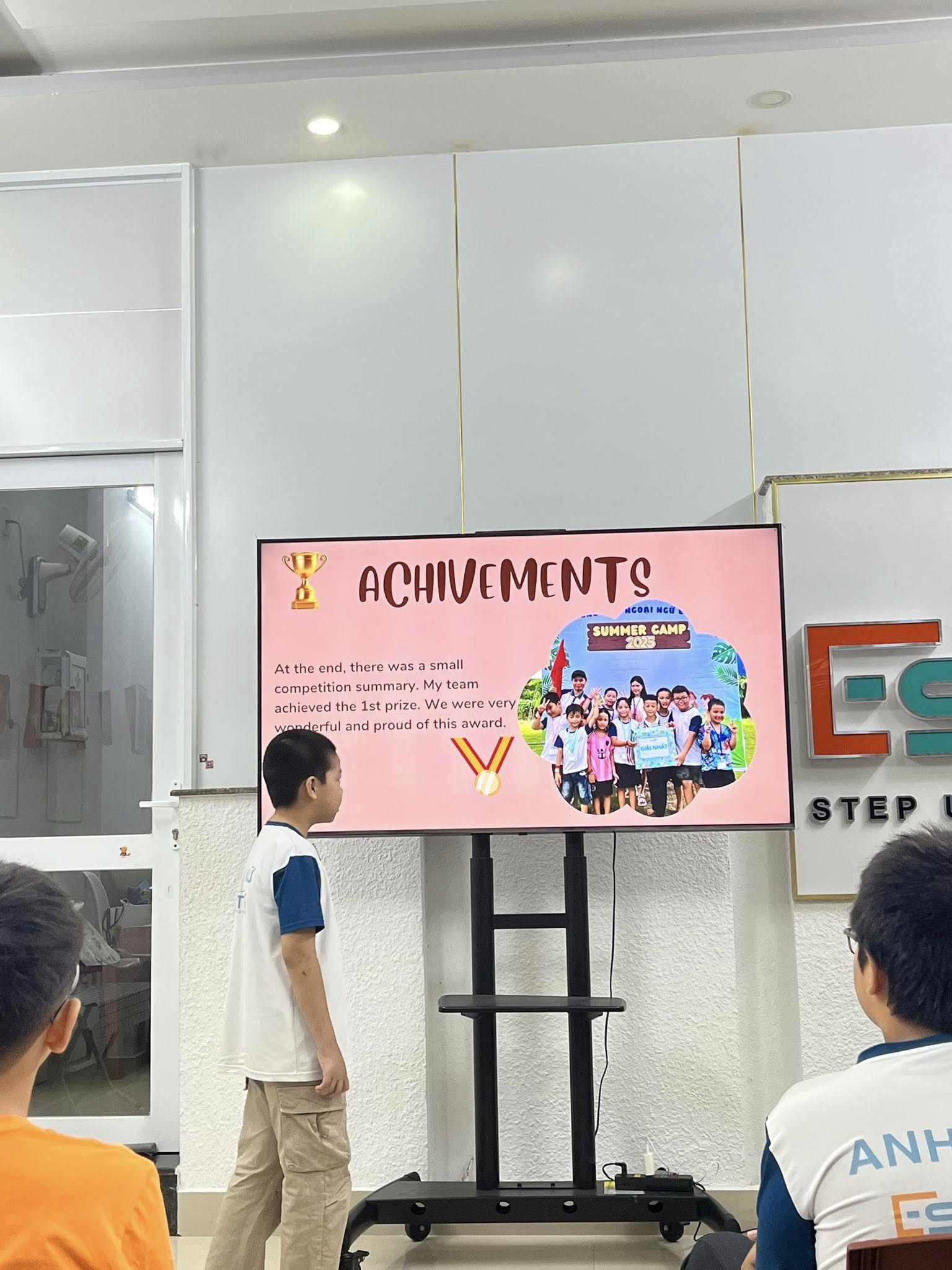 Những hình ảnh về cuộc thi thuyết trình tiếng anh ESTEP Young Voices 