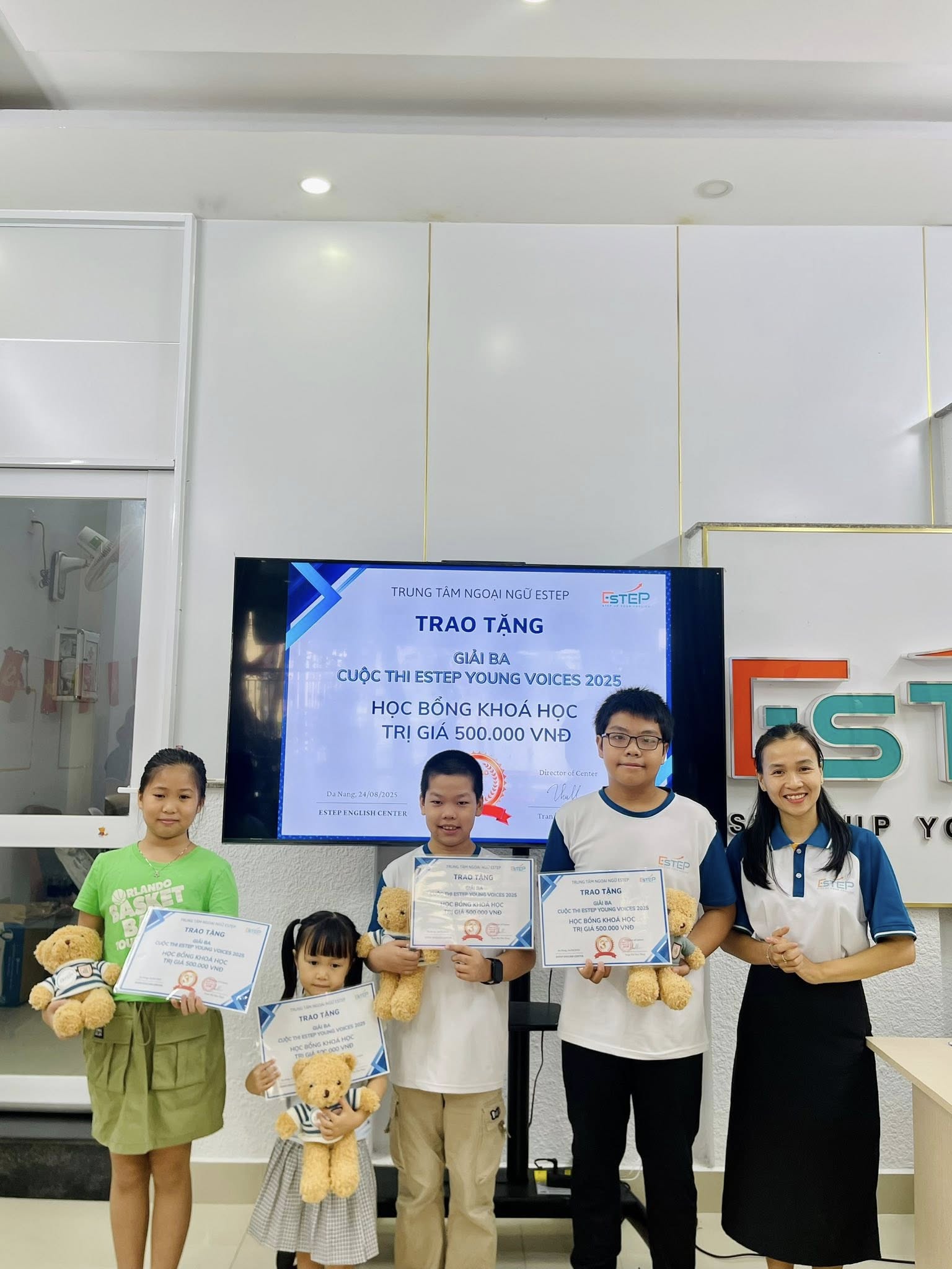Danh sách những thí sinh xuất sắc cuộc thi thuyết trình tiếng Anh ESTEP your Voices 2025