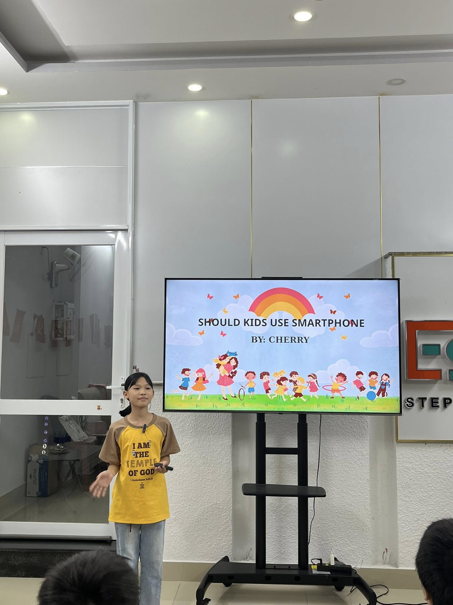 Những hình ảnh về cuộc thi thuyết trình tiếng anh ESTEP Young Voices 