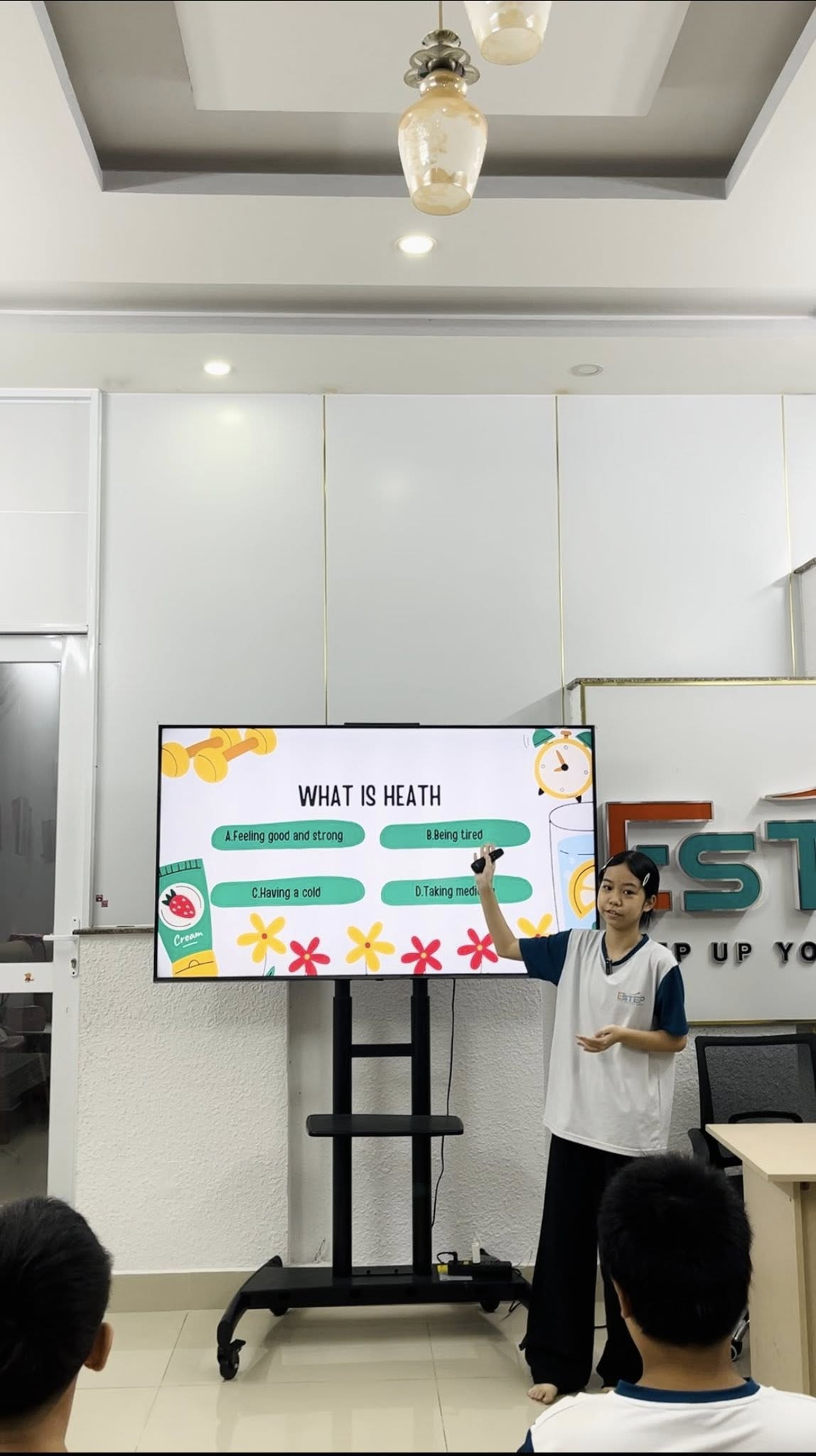 Những hình ảnh về cuộc thi thuyết trình tiếng anh ESTEP Young Voices 