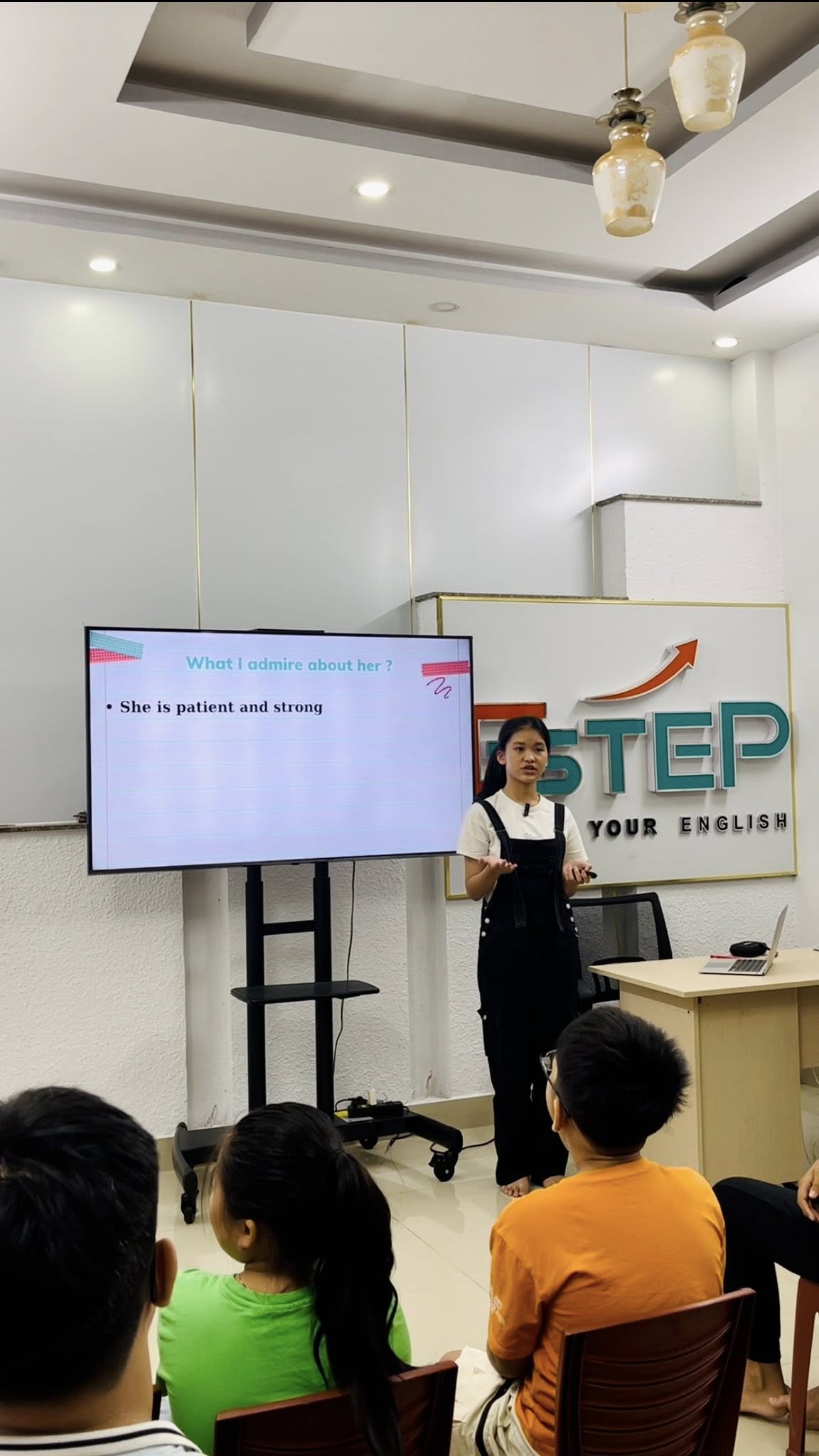 Những hình ảnh về cuộc thi thuyết trình tiếng anh ESTEP Young Voices 